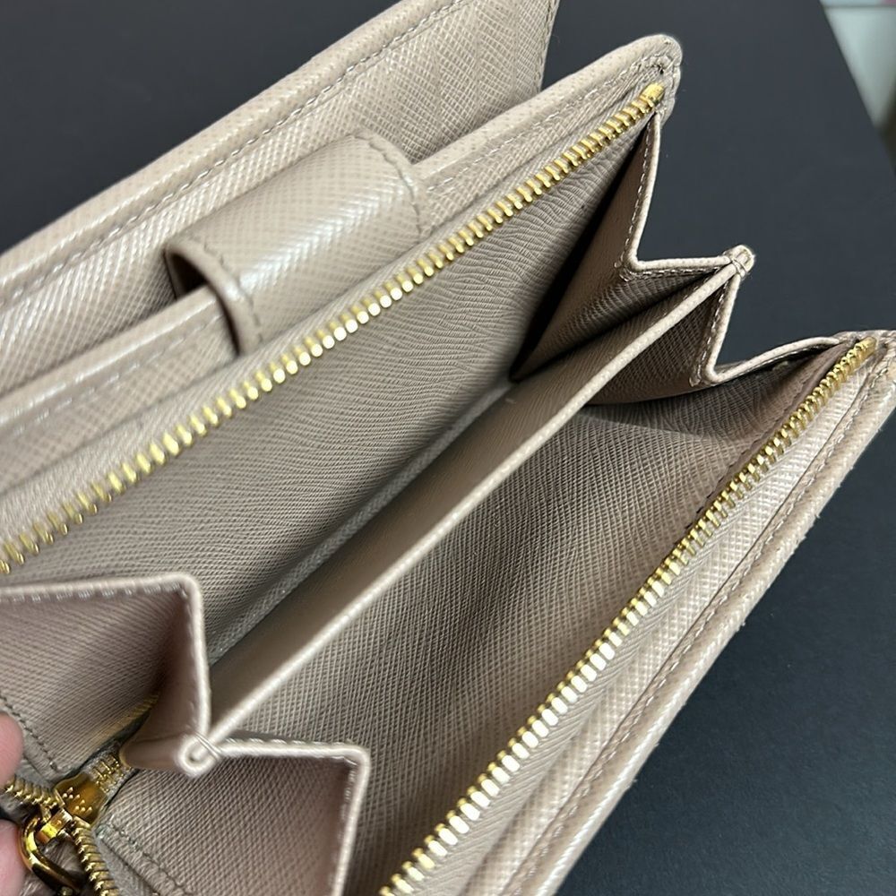 💯Authentic Prada Short Wallet🍀 - Picture 12 of 17
